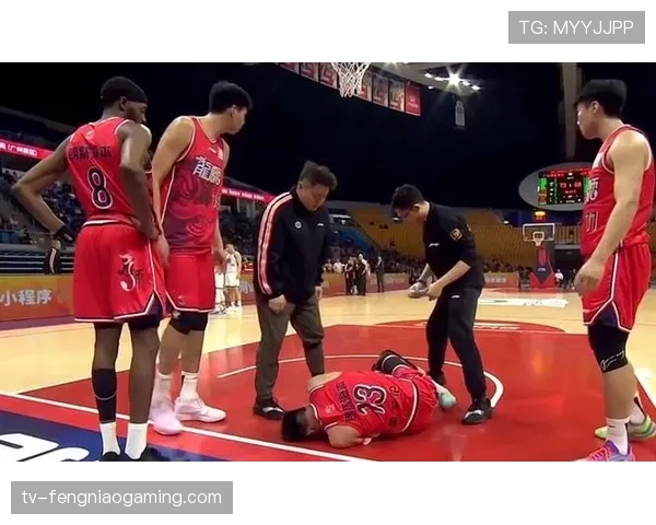 郭艾伦腿部不适缺席训练，季后赛首轮出战成疑